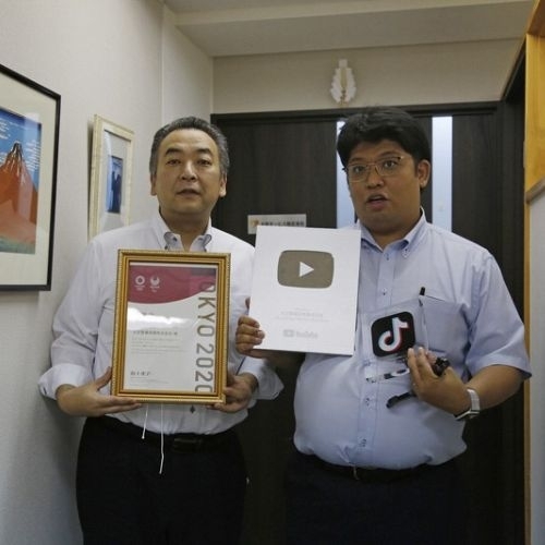 Kênh TikTok triệu view của những ông chú nhân viên văn phòng