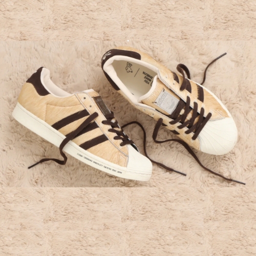 Adidas x Atmos ra mắt sản phẩm tưởng nhớ chú chó Hachiko