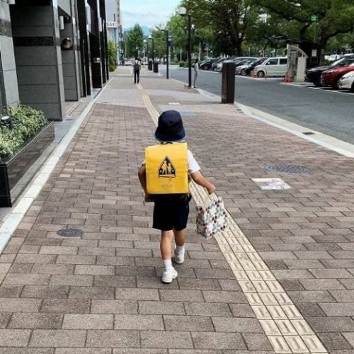 Bi kịch những đứa trẻ Nhật Bản gánh trên vai trách nhiệm gia đình