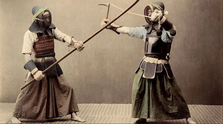 Samurai phải luyện kiếm thuật (Kenjutsu) từ khi còn nhỏ.