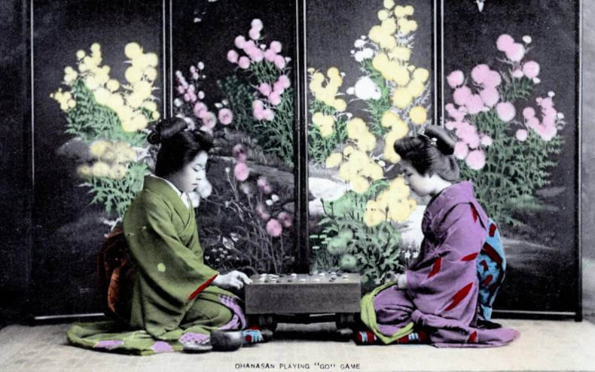 Người Nhật còn sử dụng cả cờ vây trong lễ trừ tà. Người Nhật còn sử dụng cả cờ vây trong lễ trừ tà.