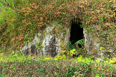 Một hang đá xông hơi ở thành phố Bungoono, tỉnh Oita. Ảnh: Ooitakenbungo.jugem.jp