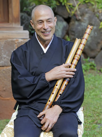 Nghệ sĩ, giảng viên Shakuhachi – Riley Lee.
