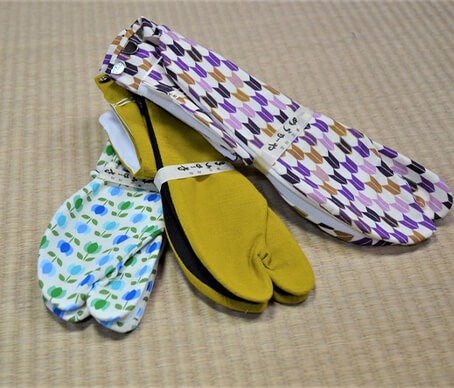 Tabi của cửa hàng Mukojima Myogaya 155 năm tuổi ở Tokyo. Tabi của cửa hàng Mukojima Myogaya 155 năm tuổi ở Tokyo.