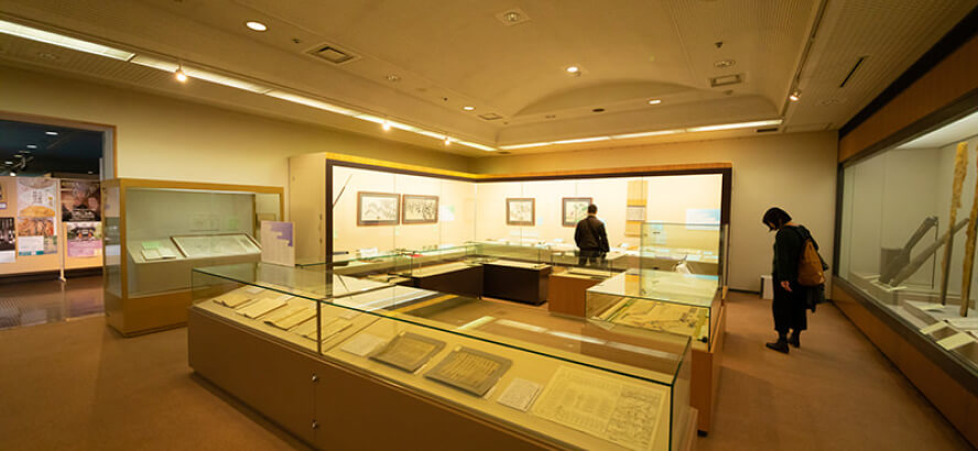 Bên trong Bảo tàng lịch sử thành phố Ako.