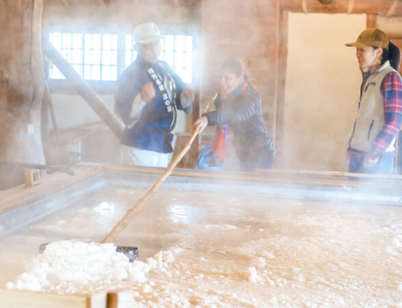 Trải nghiệm làm muối tại Shio no Kuni.