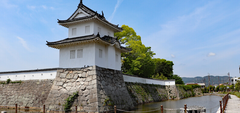 Một góc của lâu đài Ako.