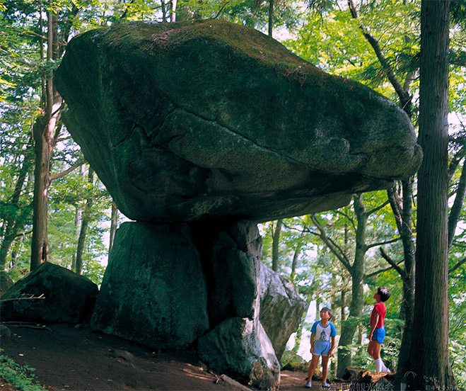 Tảng đá thiêng Tsuzuki.