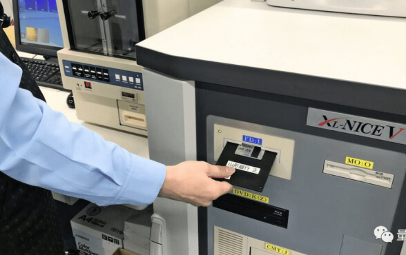 đĩa mềm tại văn phòng. đĩa mềm tại văn phòng.