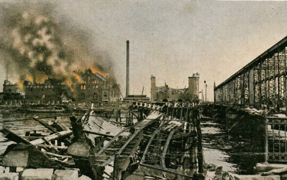 Công ty bia Sapporo chìm trong biển lửa.