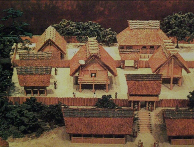Mô hình tái hiện nơi ở của Himiko tại Yamatai, được đặt ở Bảo tàng văn hóa Yayoi, tỉnh Osaka.
