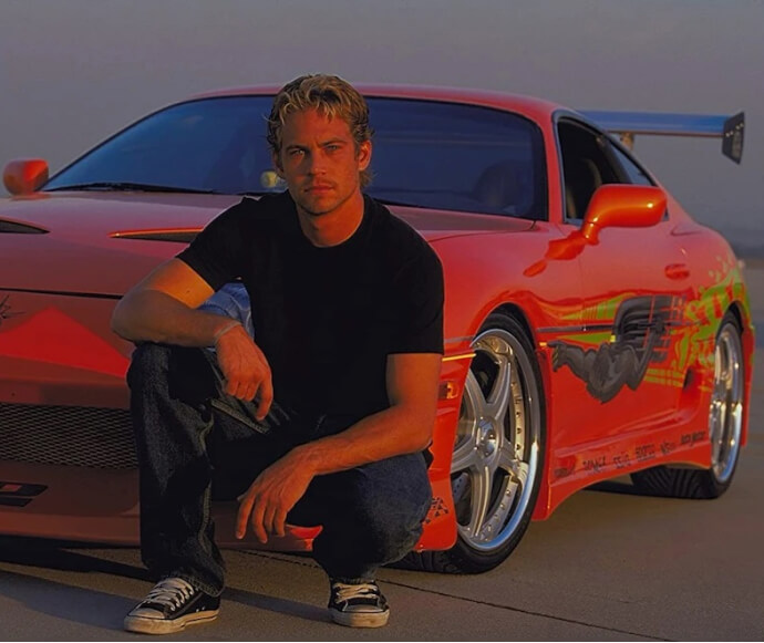 Cố diễn viên Paul Walker và mẫu xe Supra màu cam xuất hiện trong phần 1 Fast & Furious