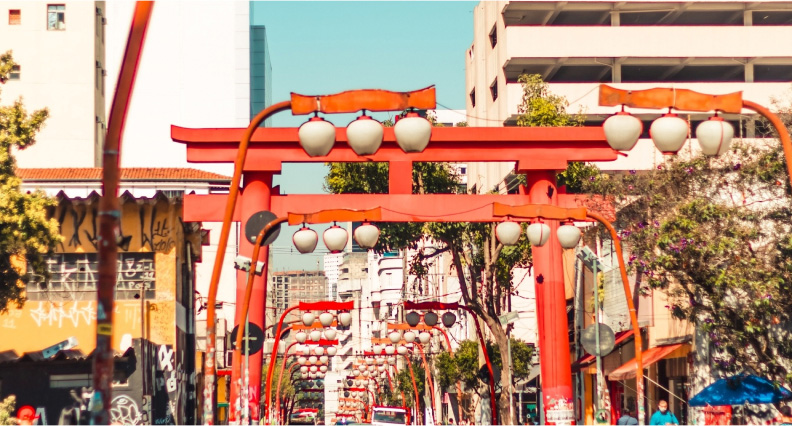 Cổng Torii, lối vào khu phố Nhật Liberdade.