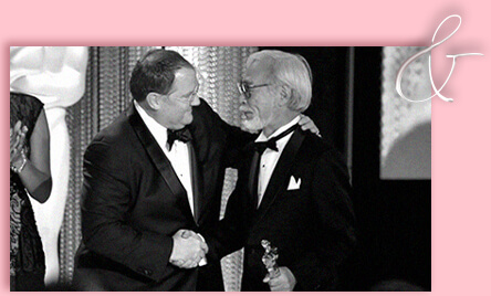 John Lasseter và Hayao Miyazaki tại lễ trao giải Oscar danh dự năm 2014.