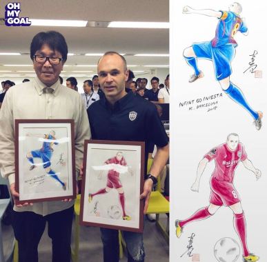 Tiền vệ Andres Iniesta và tác giả Takahashi.  Tiền vệ Andres Iniesta và tác giả Takahashi.