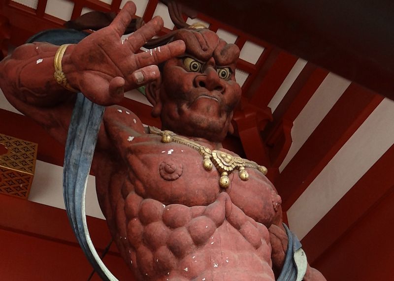 gương mặt thần Nio