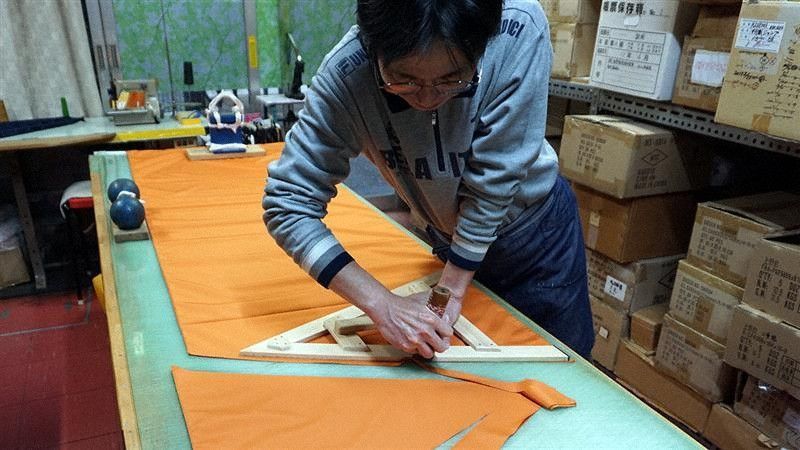 quá trình tạo ra chiếc dù