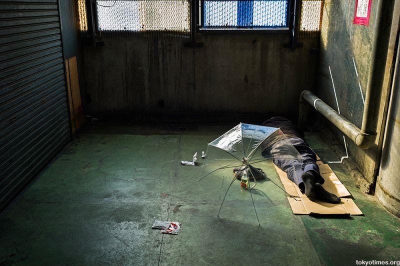 Chỗ ngủ tạm bợ