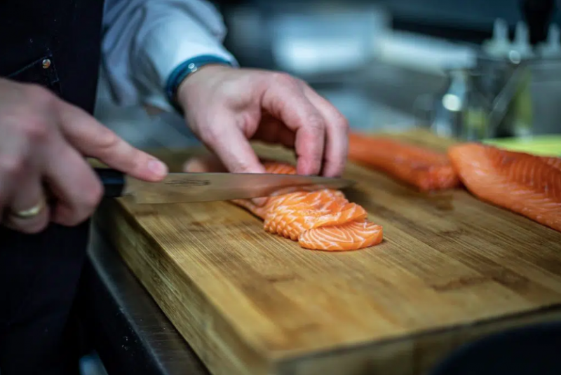 cắt sashimi