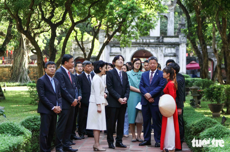 Hoàng Thái tử và Công nương tại Văn Miếu