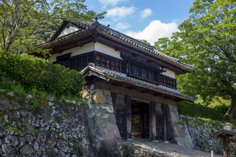 Yagura-mon của sannomaru ở lâu đài Saiki, tỉnh Oita.