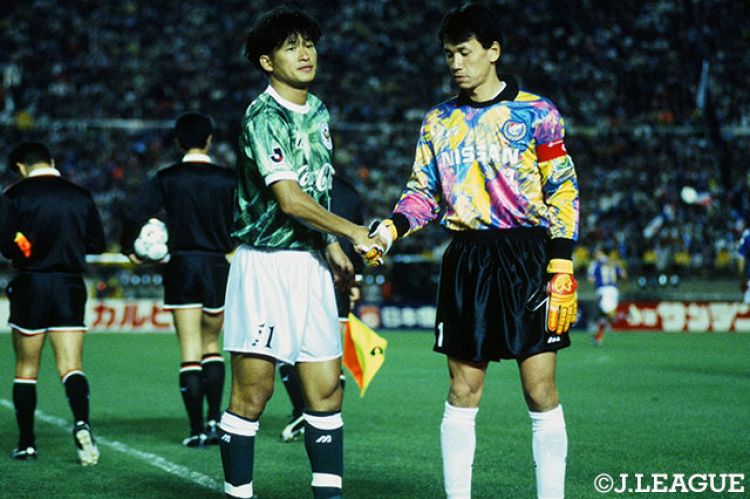 Trận đấu giữa Verdy Kawasaki và Yokohama Marios ngày 15/5/1993.