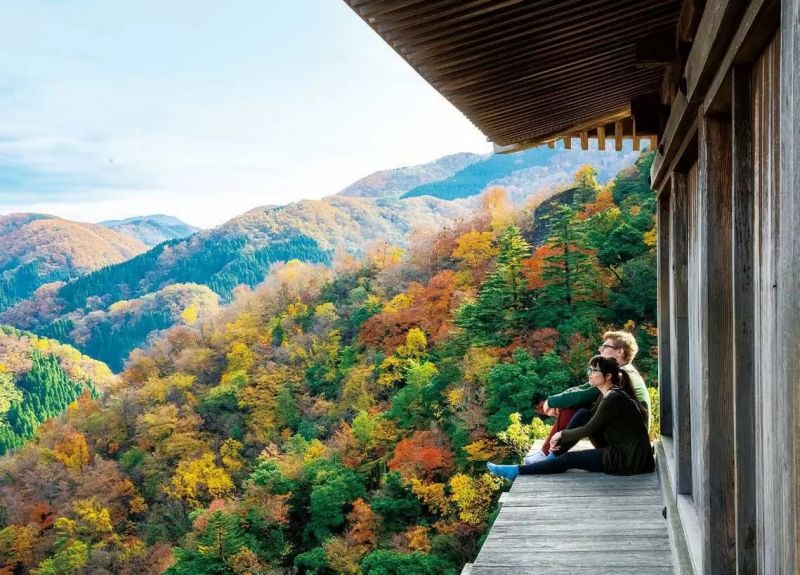 Khung cảnh mùa thu nhìn từ Chùa Sanbutsuji.