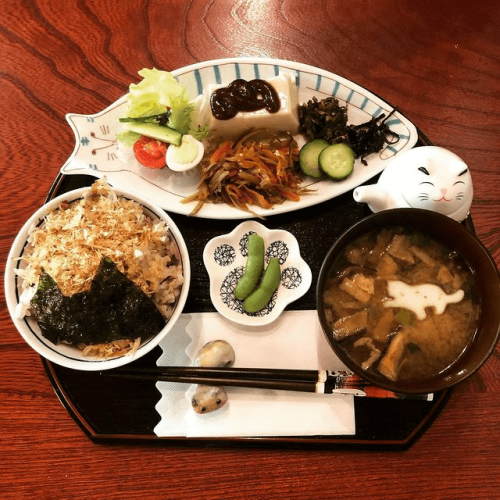 thức ăn phục vụ cho du khách