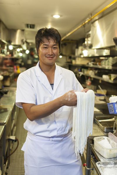 sợi mì Udon làm thủ công sợi mì Udon làm thủ công