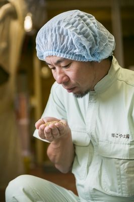 Kiểm tra bằng mắt và ngửi