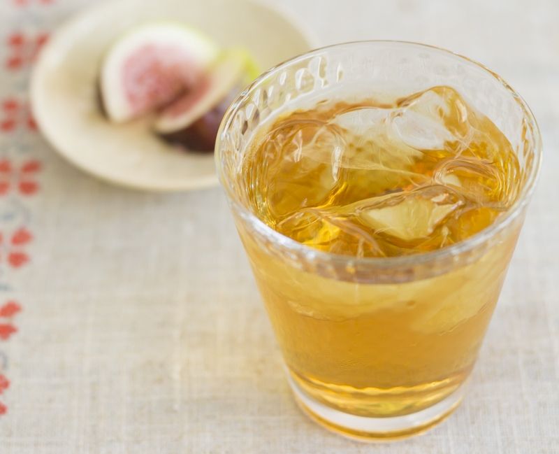 Uống trà Natamame lạnh