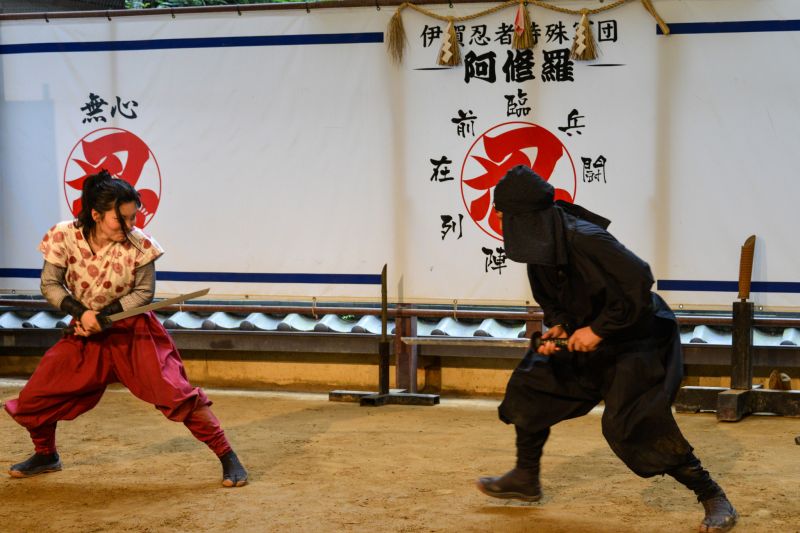 màn biểu diễn chiến đấu Ninja