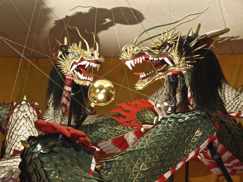 lưỡng long tranh châu