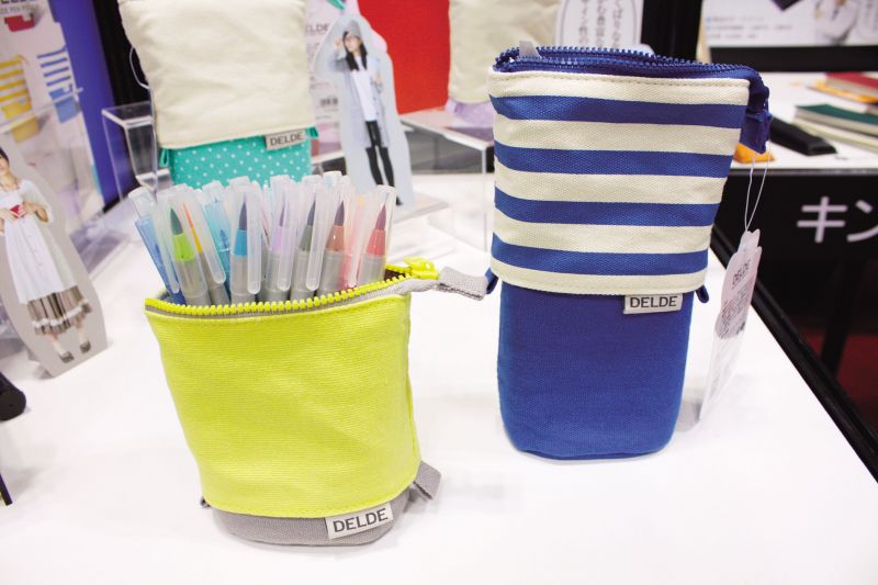 Delde vừa có thể mang theo, vừa đứng được trên bàn