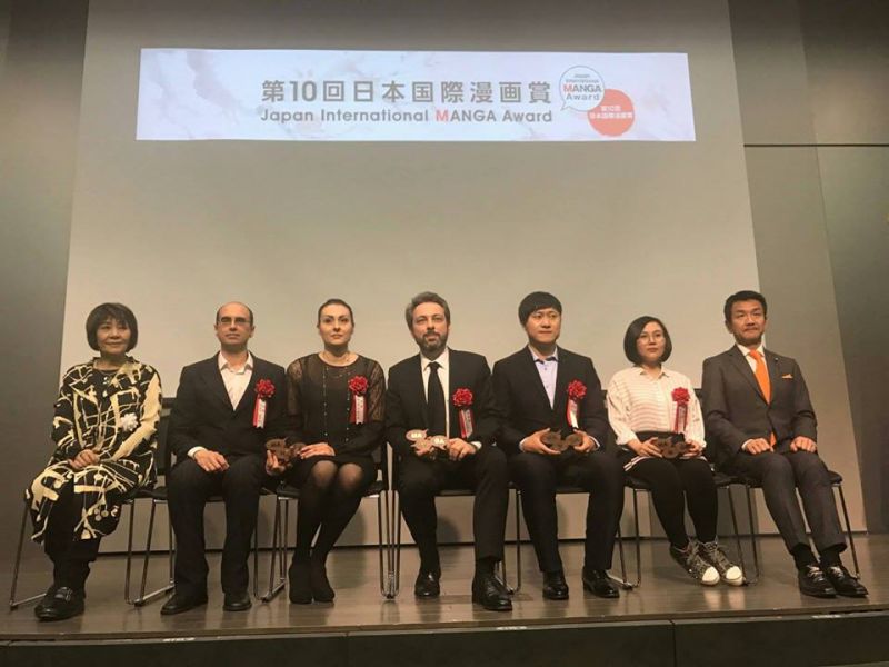 Can Tiểu Hy nhận giải