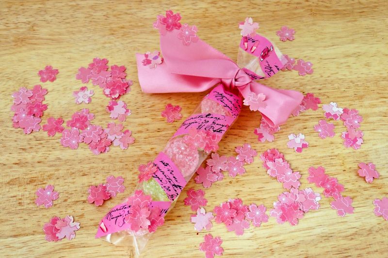 gói quà chủ đề hoa anh đào