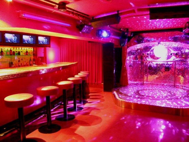 một số bar chỉ cho phép hoặc đồng tính nam hoặc đồng tính nữ