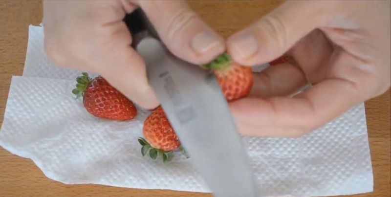 cắt bỏ cuống dâu