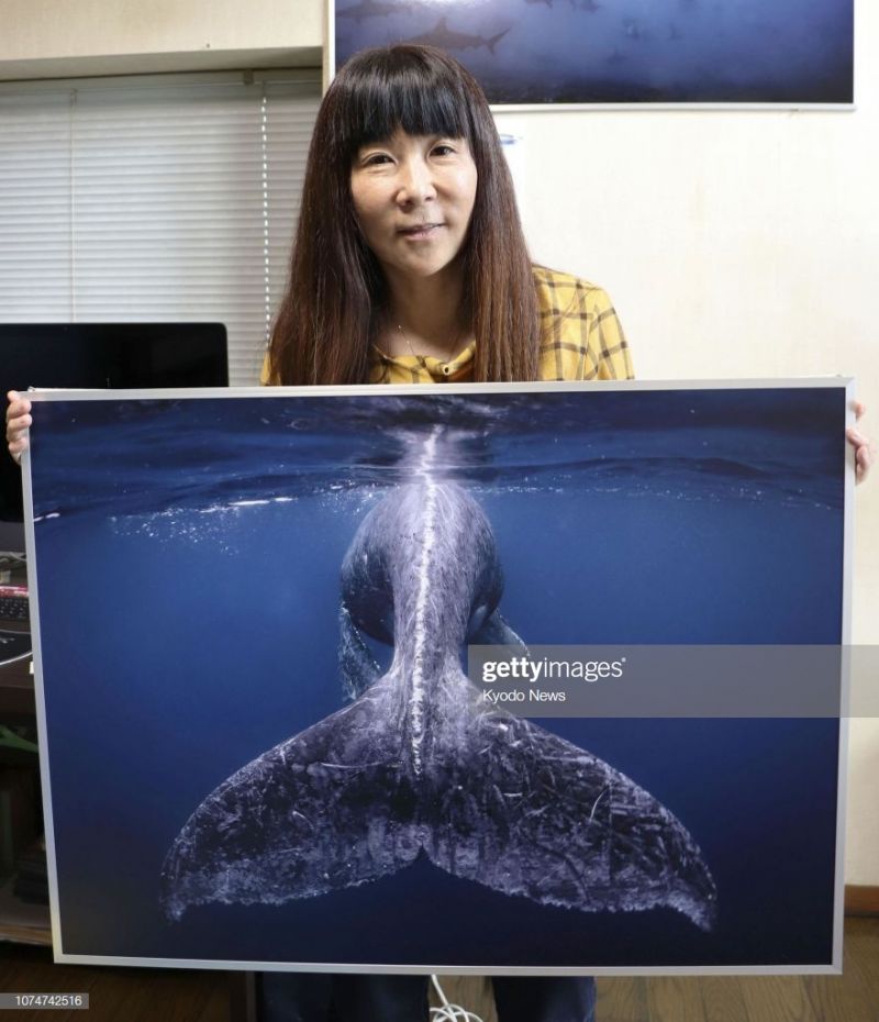 Cô Takahashi Reiko bên tác phẩm đoạt giải