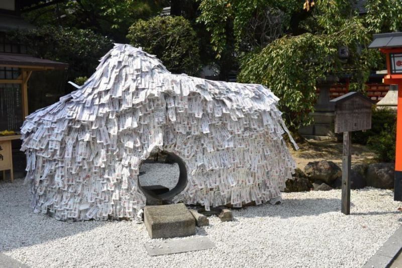 ngôi đền biến điều ước thành hiện thực Yasui Konpiragu