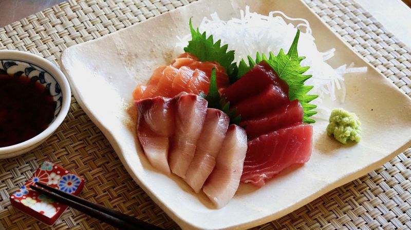 sashimi ăn cùng tía tô