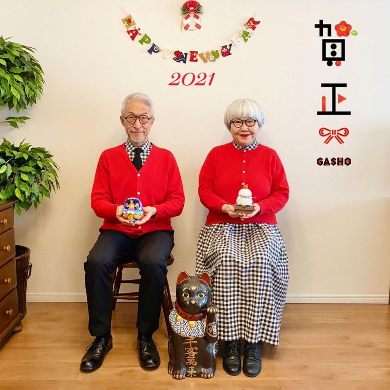 cặp vợ chồng U60 người Nhật diện đồ đôi trong suốt 40 năm