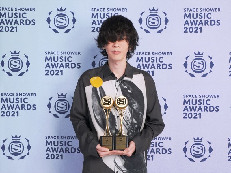 Yonezu Kenshi tại lễ trao giải Space Shower Music Award 2021