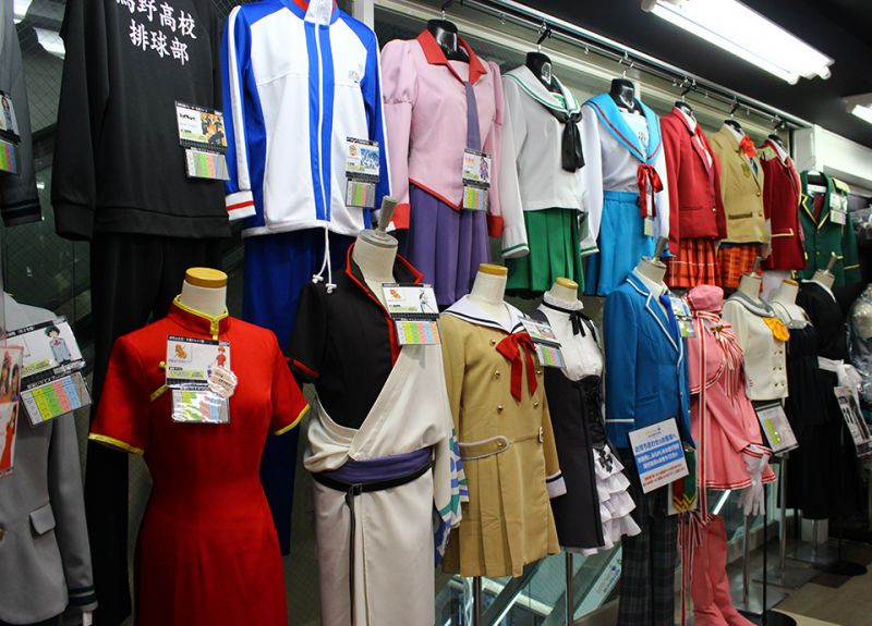 một góc cửa hàng bán trang phục Cosplay ACOS ở Akihabara