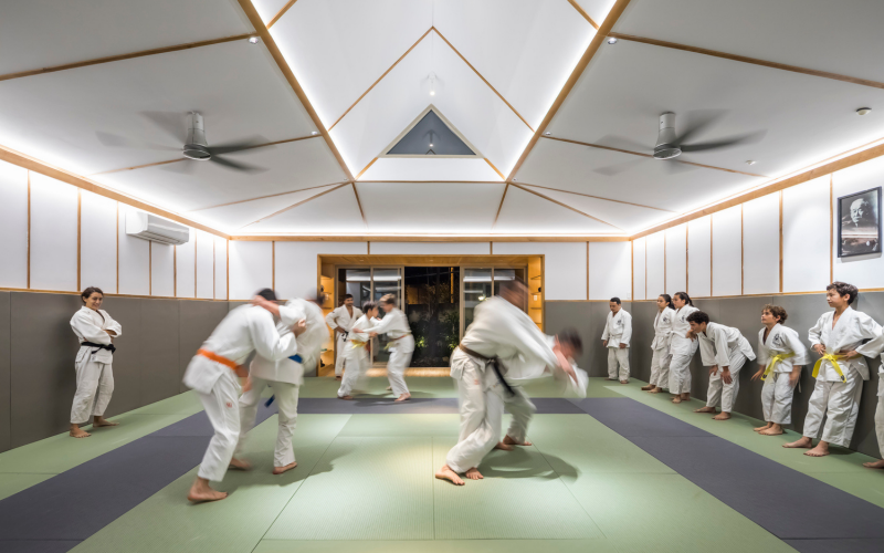Cấu trúc mái bằng trấu đặc biệt của võ đường Judo DOJO Saigon