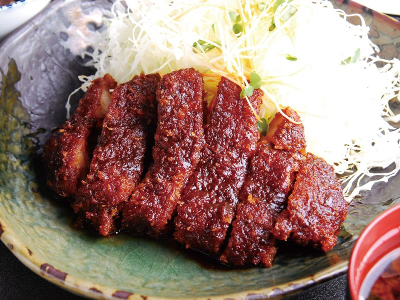 Thịt heo chiên xù kèm sốt Hatcho Miso đậm đà hấp dẫn. Ảnh: aichinavi.jp