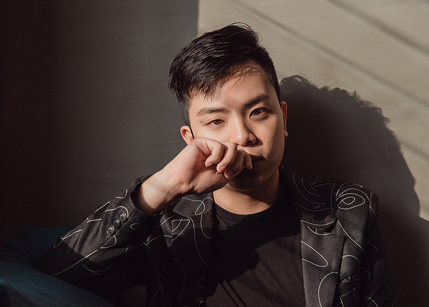 ミュージックビデオを共作したミュージシャンのフア・キム・トゥエン氏 ⓒ Kenh14 ミュージックビデオを共作したミュージシャンのフア・キム・トゥエン氏 ⓒ Kenh14