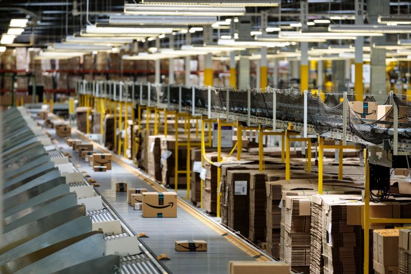 アマゾンは全世界で185のフルフィルメントセンターを運営している ⓒ Vietnam Investment Review アマゾンは全世界で185のフルフィルメントセンターを運営している ⓒ Vietnam Investment Review