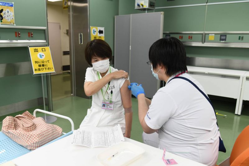 tiêm chủng covid-19 tiêm chủng covid-19