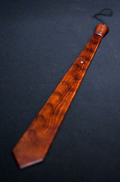 cà vạt gỗ